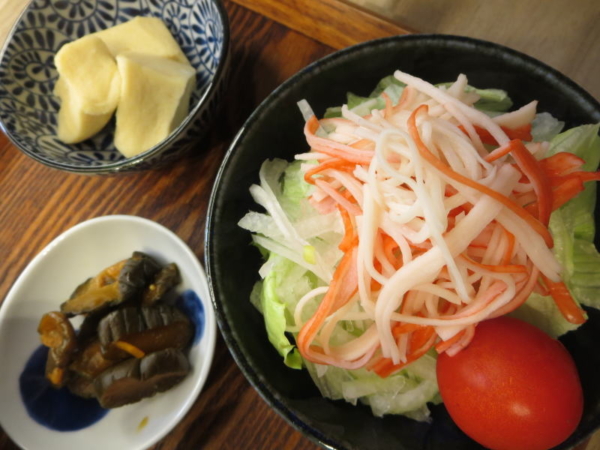 高野豆腐、カニカマサラダ、漬物