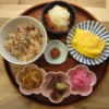 お赤飯とハムたまごの献立