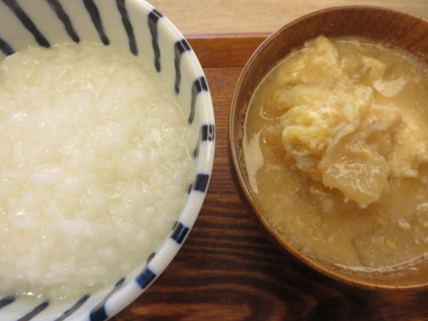 白粥、味噌汁＋たまご