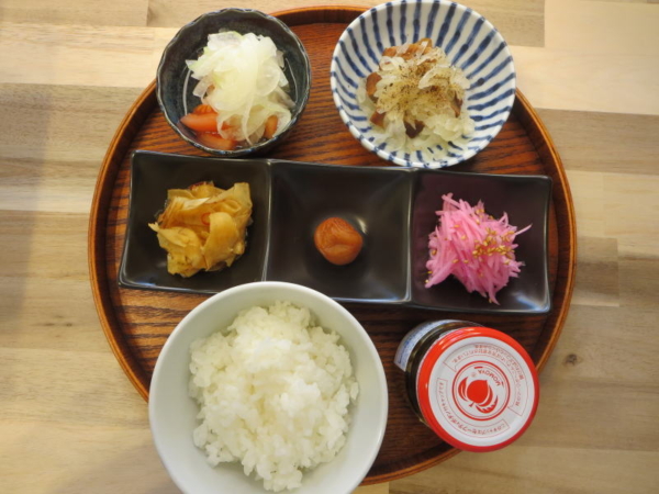 マルシンハンバーグと玉ねぎ焼きの献立