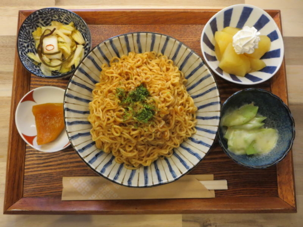 アラビヤン焼そばの献立