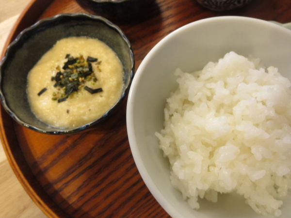 とろろごはん