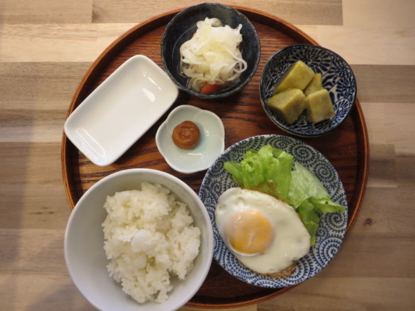 目玉焼きの献立