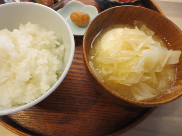 ごはん、味噌汁