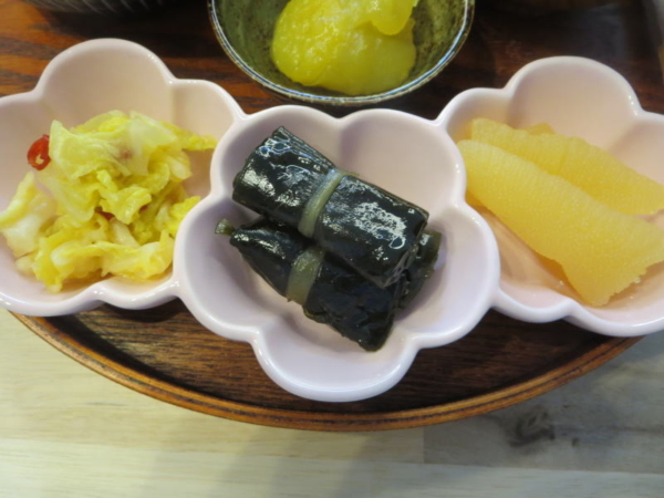 白菜の漬物、昆布巻き、数の子
