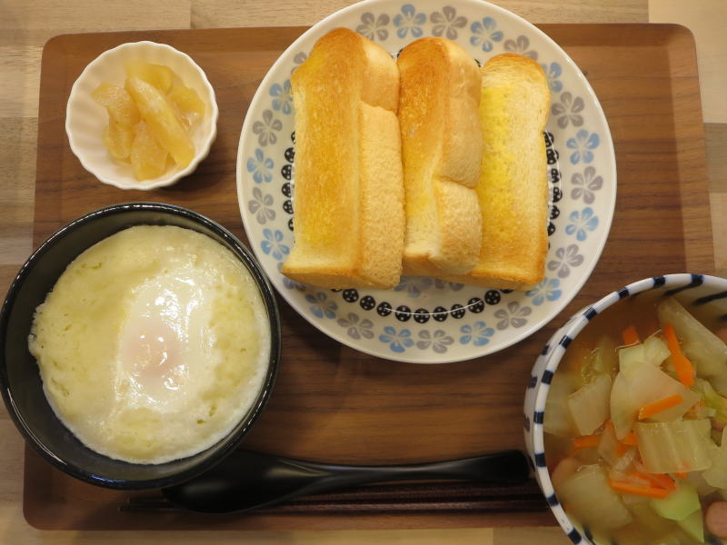 トーストとエッグスラット風の献立