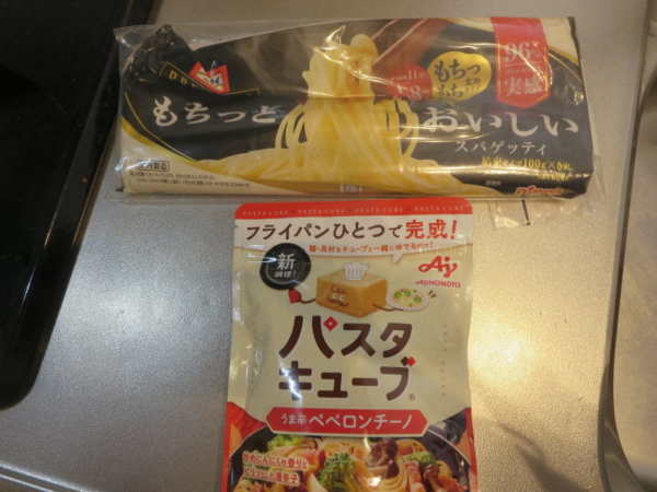 パスタ、パスタキューブうま辛ペペロンチーノ