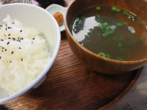 ごはん、とろろ昆布のお吸い物