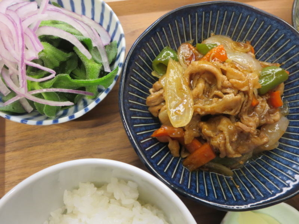 豚肉と野菜の甘酢炒め、アイスプラントのサラダ