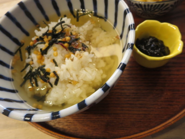 だし茶漬け(梅)、海苔の佃煮
