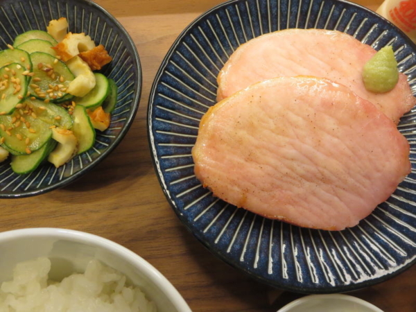ハムステーキ、ちくわときゅうりのわさびしょう油和え