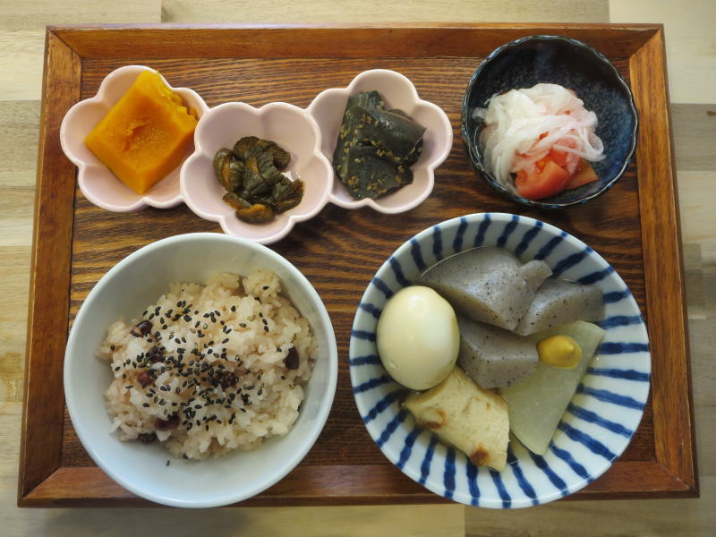 お赤飯とおでんの献立