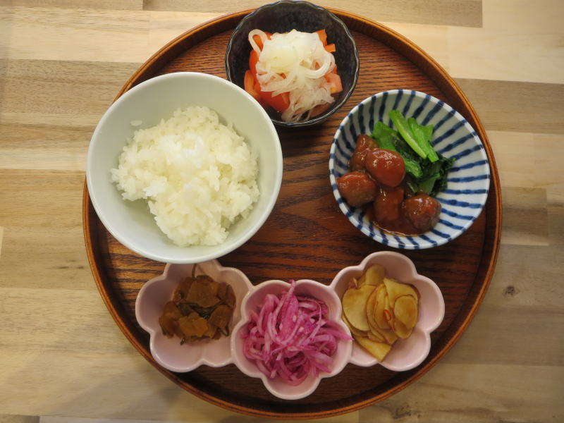 ミートボール、小松菜添えの献立