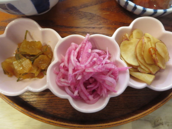 漬物、赤大根の甘酢漬け、菊芋の甘酢醤油漬け