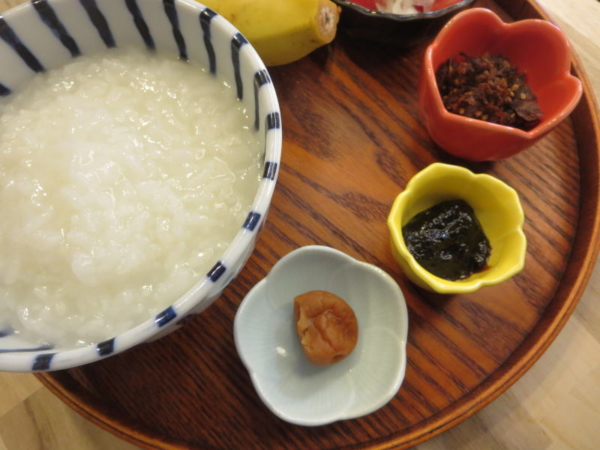白粥、梅干、海苔の佃煮、おかか昆布