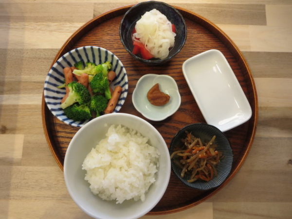 ポークビッツとブロッコリーのソテーの献立