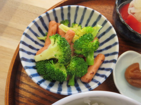 ポークビッツとブロッコリーのソテー