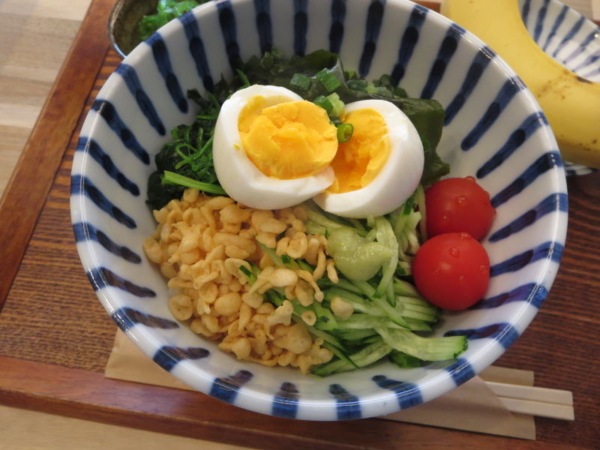 冷したぬきうどん