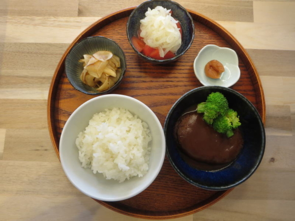 イシイのチキンハンバーグの献立