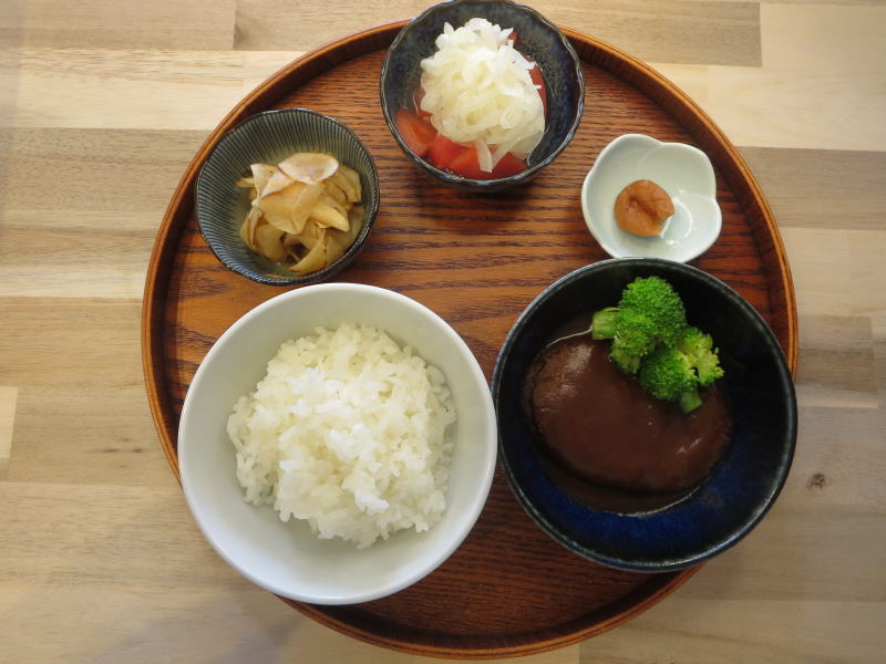 イシイのチキンハンバーグの献立