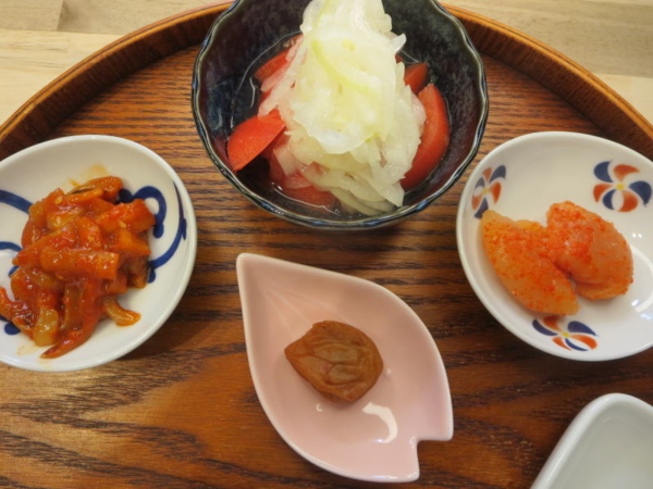 イカのチャンジャ風、梅干、明太子、トマトの酢玉ねぎのせ