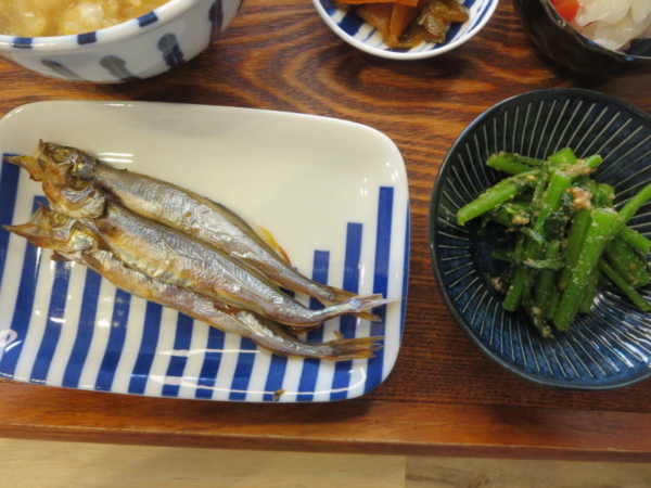 焼ししゃも、あぶら菜のごま和え