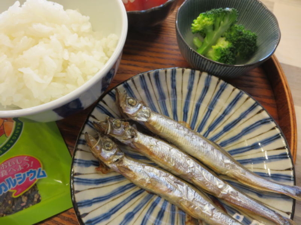 焼ししゃも、ブロッコリー