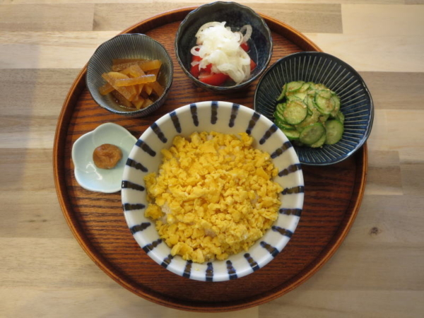 炒りたまごごはんの献立