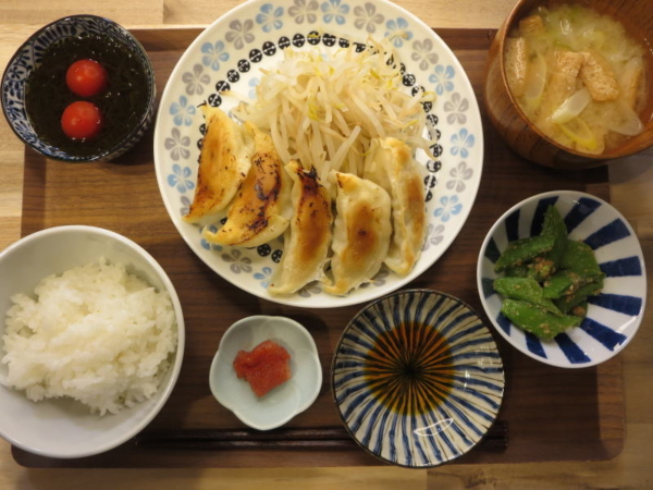 餃子の献立