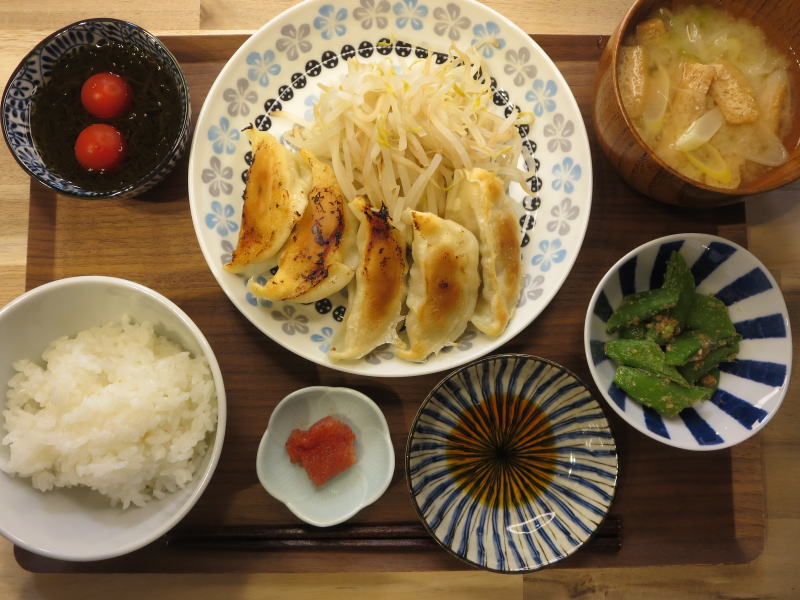 餃子の献立