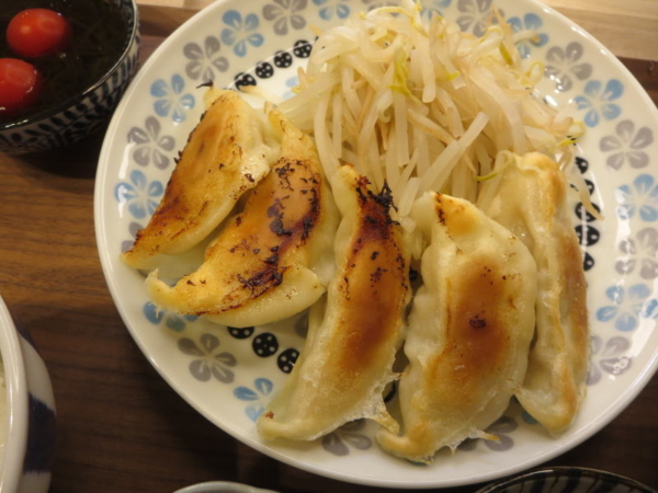 餃子(ぎょうざの満州の冷凍餃子)＋ボイルもやし