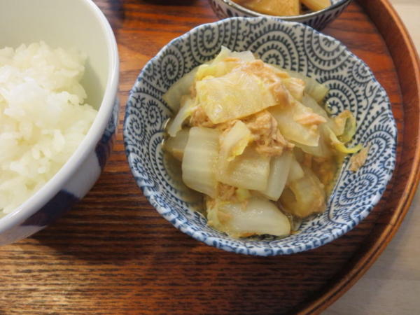 ツナ缶と白菜の蒸し焼き