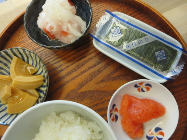 明太子、味付のり、トマトの酢玉ねぎのせ、たけのこ煮