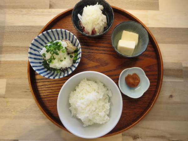 サバ缶おろしの献立