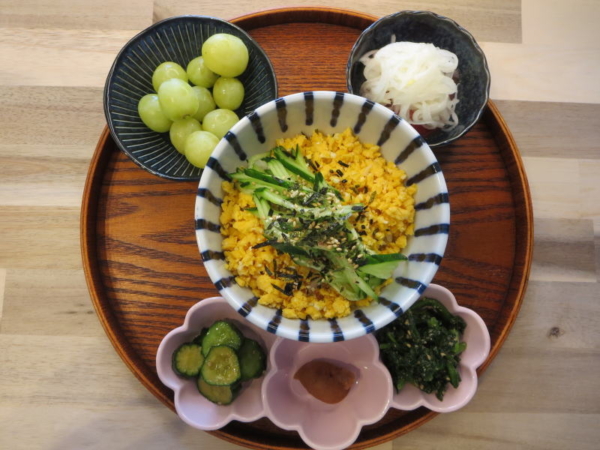 炒りたまご丼の献立