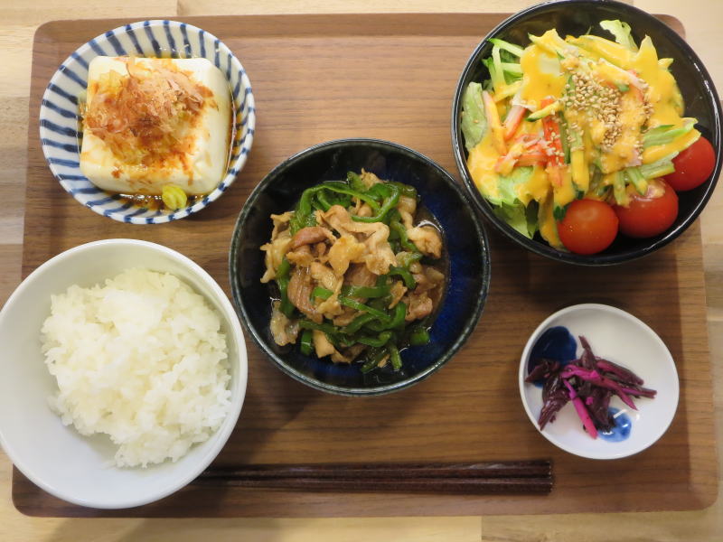 豚肉とピーマンの炒め物の献立
