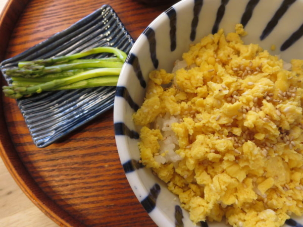 炒りたまご丼、アスパラ
