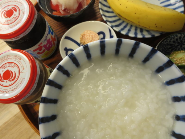 白粥、梅ごのみ、海苔の佃煮、焼たらこ