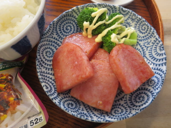 焼ポークソーセージ+ブロッコリー