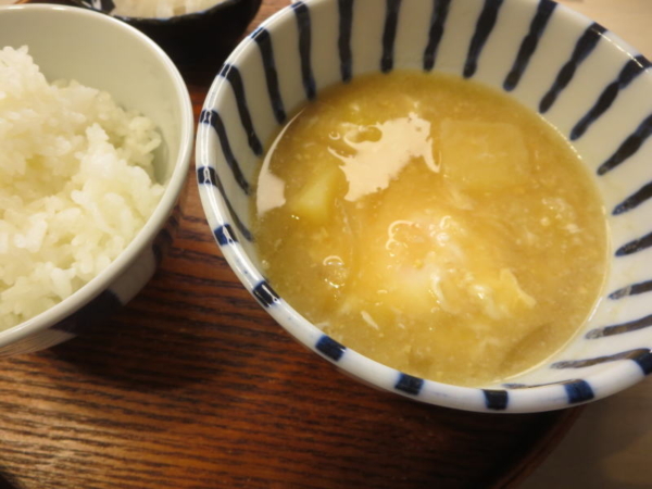 味噌汁(たまご、じゃがいも、玉ねぎ)