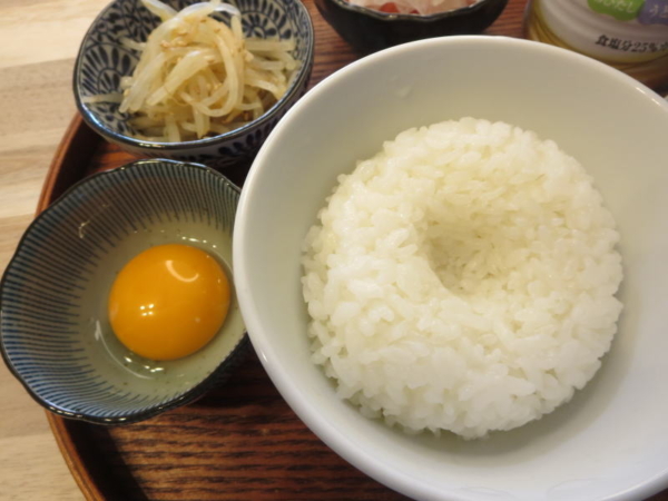 たまご(卵黄)、もやしの和え物