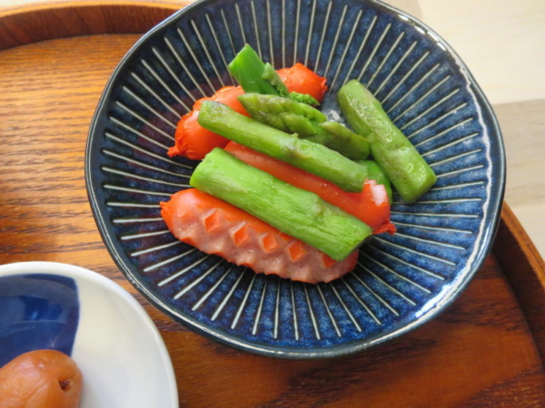 赤ウインナーとアスパラのホイル焼き