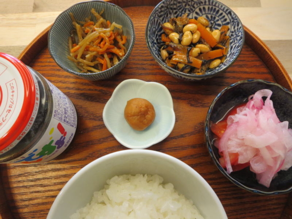 海苔の佃煮、きんぴらごぼう(市販チルド)、ひじき豆、トマトの酢玉ねぎのせ、梅干