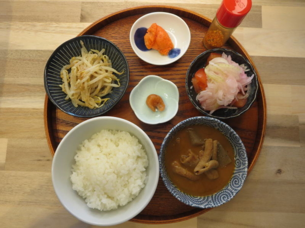 もつ煮(前日残り)の献立