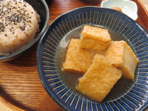 お赤飯、厚揚げのおろし煮