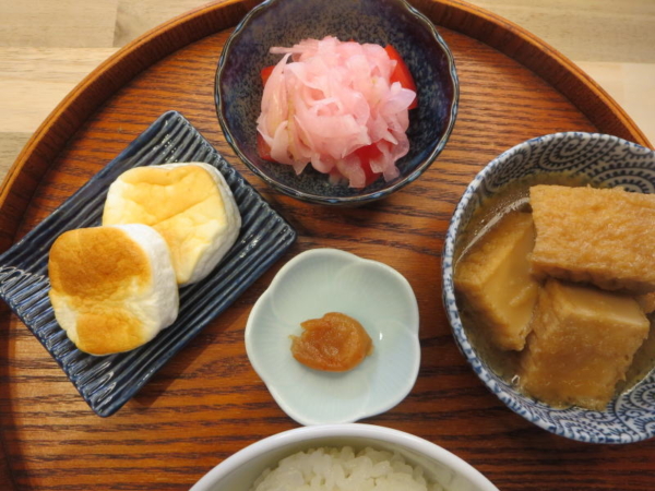 チーズはんぺん焼き、トマトの酢玉ねぎのせ、厚揚げのおろし煮、梅干