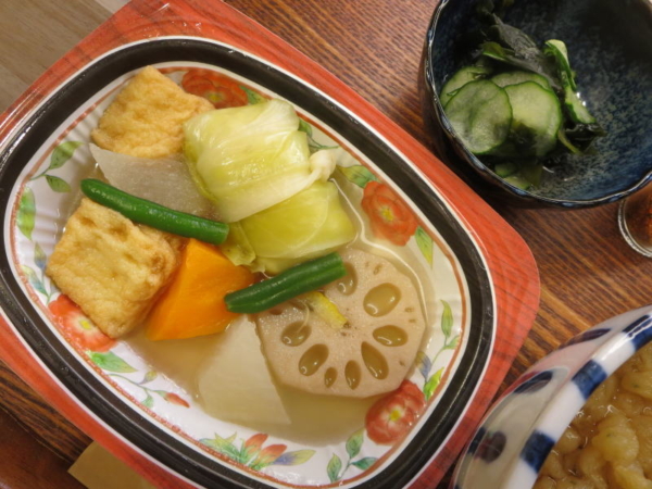 ロールキャベツと野菜の炊合せ(京都はんなり一菜)、わかめときゅうりの酢の物