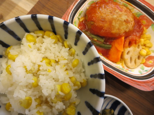 とうもろこしごはん、梅トマトソースハンバーグ(京都はんなり一菜)