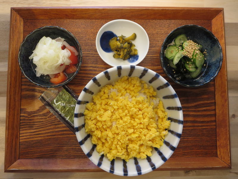 炒りたまご丼の献立