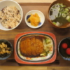 白みそ仕立てのデミソースとんかつ(京都はんなり一菜)の献立